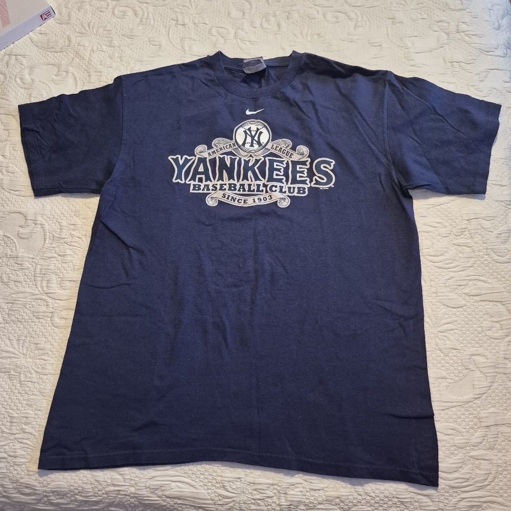 Nike New York Yankees men's Large navy short sleeve shirt VGUC